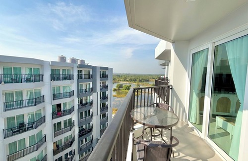 Kram Condo | One bedroom condo 2 pools with free Wi-Fi, only 2 mins to Mae Phim beach.