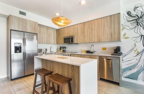 Northeast Miami Condo | One Bedroom Condo King Bed With City Views