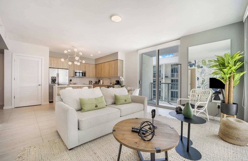 Northeast Miami Condo | One Bedroom Condo King Bed With City Views
