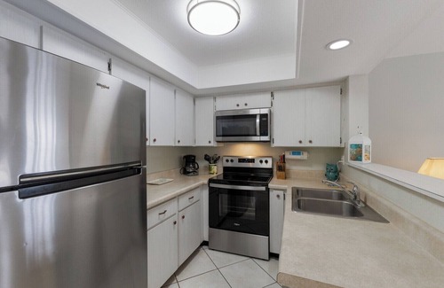Holmes Beach Condo | One Bedroom Condo at Beachfront Resort!