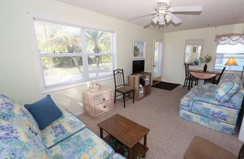 Sanibel Cottage | One Bedroom Cottage with Deeded Beach Access - Duggers Tropical Village 3