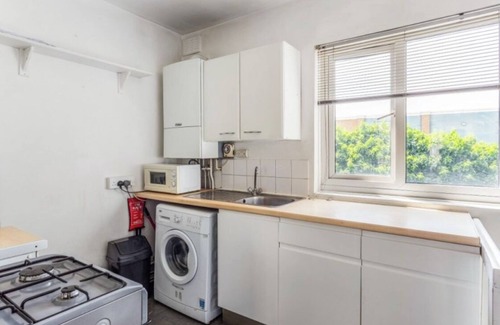 Greenwich West Apartment | One bedroom flat with Garden