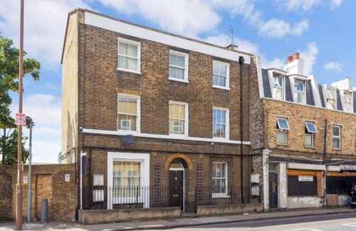 Greenwich West Apartment | One bedroom flat with Garden