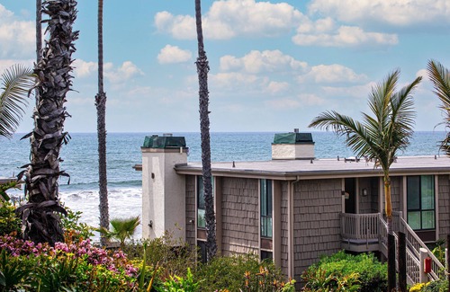 Townsite Condo | One-Bedroom Haven with Beautiful Peek Ocean Views and Lush Gardens!