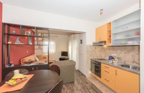 Turanj Apartment | One bedroom apartment with terrace and sea view Turanj, Biograd (A-6177-c)