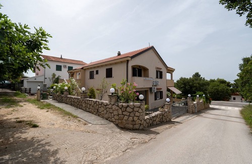 Sibuljina Apartment | One bedroom apartment with terrace and sea view Tribanj Šibuljina, Paklenica (A-17818-a)
