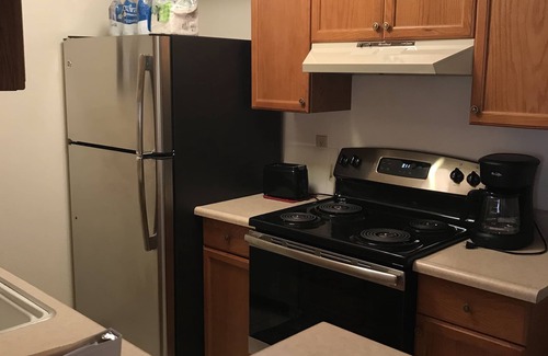 Hunters Village Condo | One bedroom immaculate condo in Paradise Valley area near restaurants and mall.