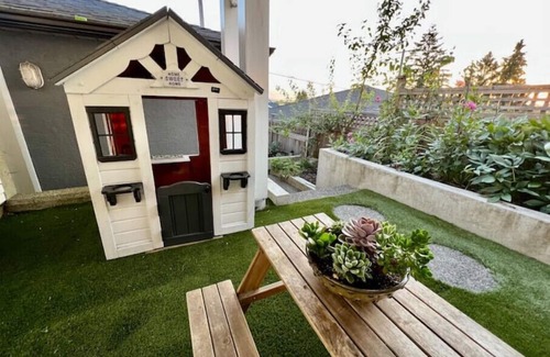 Hialeah Apartment | One bedroom in Kits with hot tub and city viewsnn