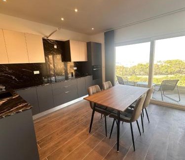 Ta' Pennellu House | One Bedroom in New Apt Mellieha- Orange Room 1