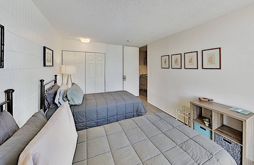Waikiki Condo | One Bedroom Kalakauan | Full Kitchen | Parking