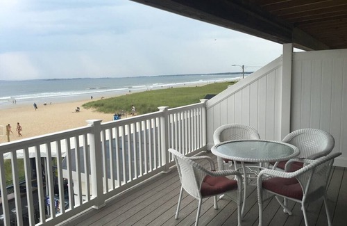 Old Orchard Beach Apartment | One Bedroom Oceanfront Condo @ the Brunswick on Old Orchard Beach!