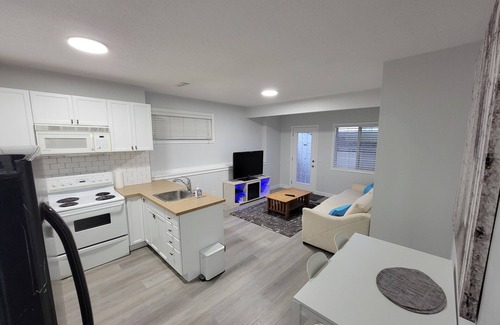 Airdrie Apartment | One Bedroom on the Pond with a Full Kitchen