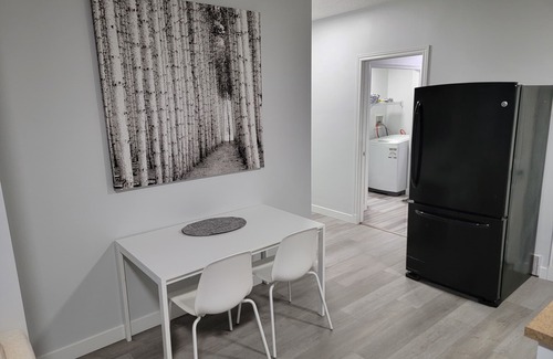 Airdrie Apartment | One Bedroom on the Pond with a Full Kitchen