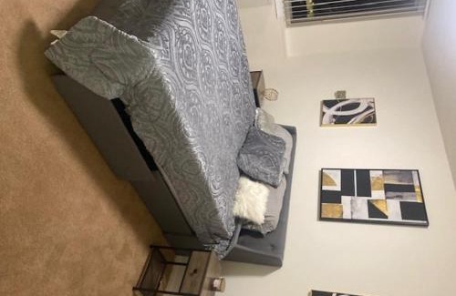 Aurora Highlands Apartment | One Bedroom One street over from Amazon HG