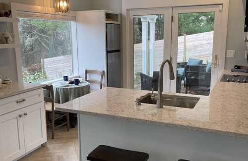 West Mystic Apartment | One bedroom retreat overlooking Mystic River!