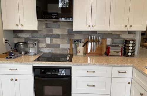 West Mystic Apartment | One bedroom retreat overlooking Mystic River!