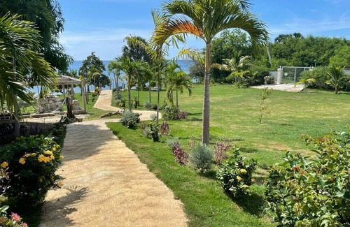 Whitehouse Villa | One Bedroom self contained suite on the beach