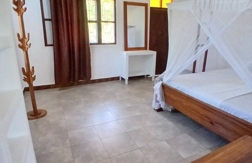 Nungwi Bed & Breakfast | One- Bedroom Studio Bungalow with Balcony and Garden View