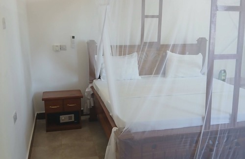 Nungwi Bed & Breakfast | One- Bedroom Studio Bungalow with Balcony and Garden View