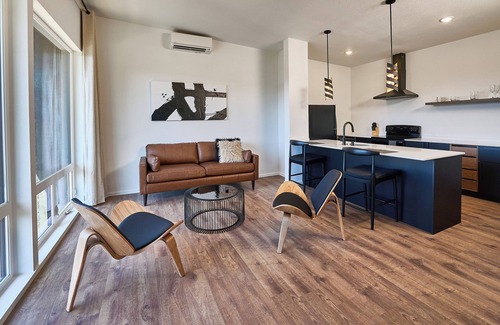 White Salmon Apartment | One-bedroom suite, Mt Hood views, downtown White Salmon, suite 28