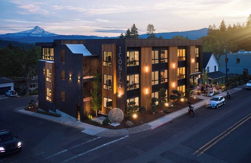 White Salmon Apartment | One-bedroom suite, Mt Hood views, downtown White Salmon, suite 28