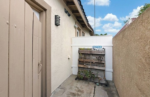 Serra Mesa House | ONE Bedroom Suite With Private Bathroom, Private Entrance, Central SD