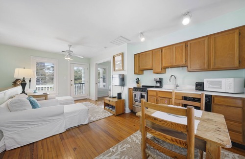 Seaside Cottage | One Bedroom Guest Cottage in Seaside, 8 Houses to Beach + 2 Adult Bikes!