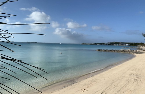 Deadmans Cay Apartment | One Bedroom with a Private beach