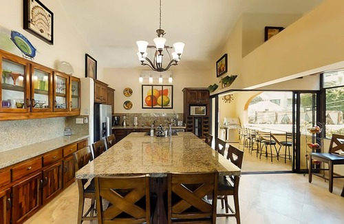 El Medano Ejidal Condo | one block to medano beach , 2 blocks to the Cabo Marina & Downtown Cabo