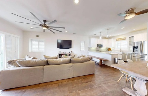 Downtown House | One Block to the Best Beach (not applicable for 4th of July)