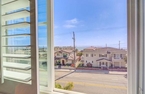 Downtown House | One Block to the Best Beach (not applicable for 4th of July)