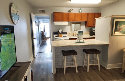 Fort Walton Beach Condo | ONE BR Condo ON THE BEACH! new furniture! -FREE BEACH SERVICE till Oct 31st