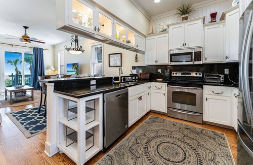 East End House | One Charleston Place "D" 3 BR Beach Front, Dog Friendly, Community Pool