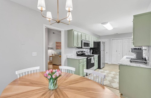 Spring Hill House | One-Level 3BR, Yard & Firepit