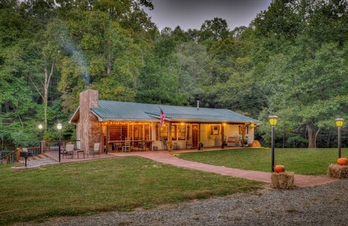 Cherry Log Cabin | One Level home handicap access, wheel chair friendly, quiet community, big yard.