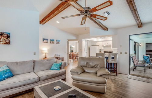 Englewood East House | One-level home in quiet location with private pool, central AC & open layout