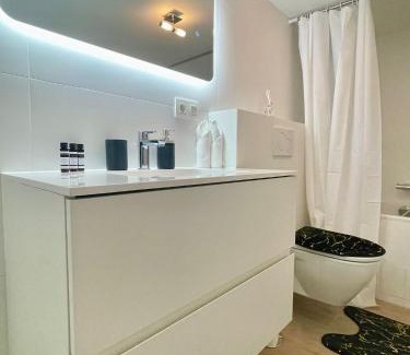 Klein-Antwerpen Apartment | One Lux Stay Studio Basement near Antwerp Central