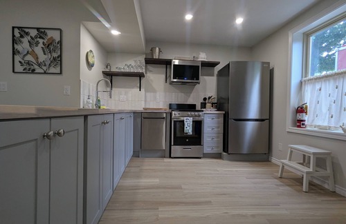 Prince Edward House | One Main Guesthouse-2 King Suites, 2 Bathrooms, 2 Floors, EV Charging