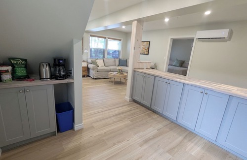 Prince Edward House | One Main Guesthouse-2 King Suites, 2 Bathrooms, 2 Floors, EV Charging