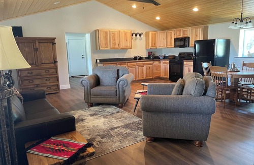 Mora House | One mile off Hwy518 and minutes to Mora