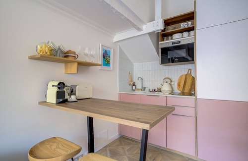 Jean-Medecin Apartment | One minute from Place Masséna, fully equipped STUDIO with balcony