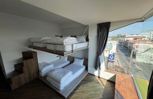 Wua Lai Hotel | One More Space