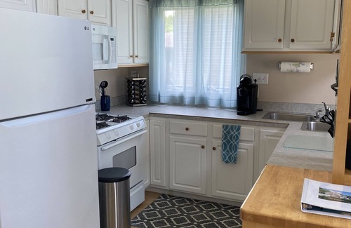 Conneaut Lake House | One-of-a Kind Cottage, close to lake, marina and golf, quiet and comfortable
