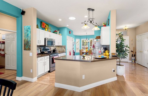 Desert Breeze House | ONE OF A KIND IN THE GRAND, GOLF COURSE, MOUNTAIN VIEWS AND SOLAR
