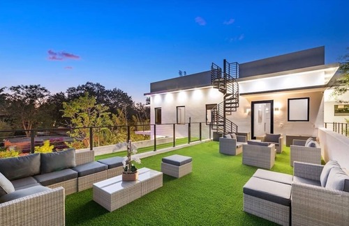 Miami Shores Villa | One of a kind Luxury Villa with Pool and jacuzzi !