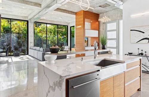 Miami Shores Villa | One of a kind Luxury Villa with Pool and jacuzzi !