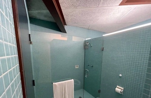 Pharr House | One-of-a-kind Mid-Century Modern Home. Family and Pet-Friendly.