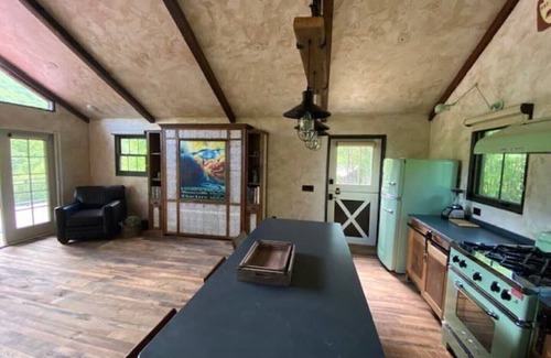 Waynesville Cabin | One-of-a-Kind Rustic Mountain Studio-Private Quiet