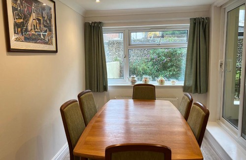 Eastbourne City Centre Apartment | One Queens Gardens, Sea View Apartment, Eastbourne.