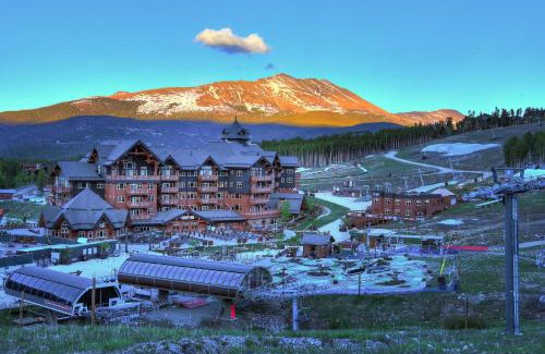 Peak 8 Apartment | One SKi Hill Place Resort Suite 8102